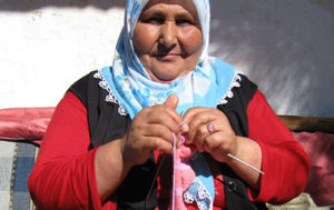woman_knitting_1